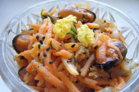 Salad of mussels, Korean carrots and potatoes