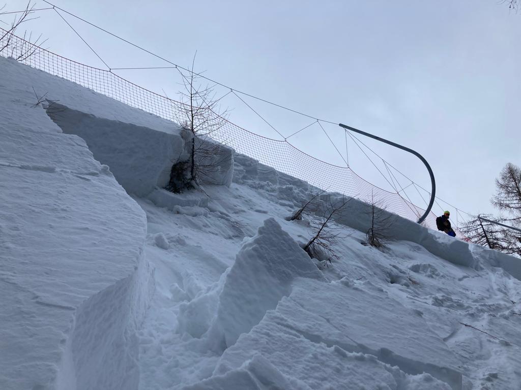 Ein Bild, das draußen, Himmel, Schnee, Natur enthält.

Automatisch generierte Beschreibung