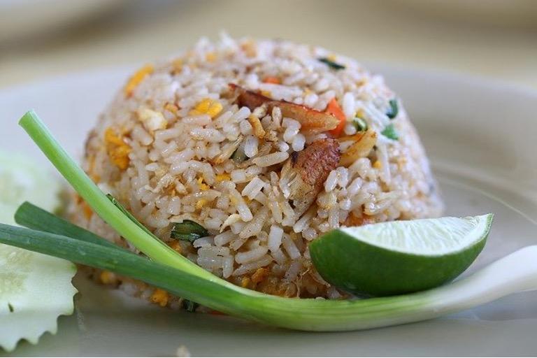 Resep nasi goreng kikil tidak jauh berbeda dengan nasi umumnya
