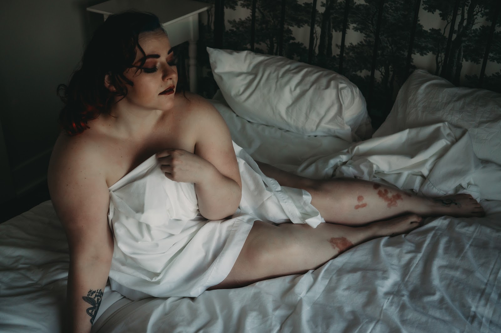 Woman covering her naked body with white blanket, Photo by Embodied Art Boudoir. Classic boudoir photography, classic photography, classic boudoir, classy boudoir, classy photography, sensual photography, sensual boudoir, colorado boudoir, denver boudoir, boulder boudoir, colorado springs boudoir, boudoir ideas, boudoir poses, boudoir inspiration, photography inspiration, romantic boudoir, bridal boudoir