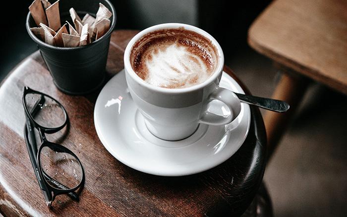 Ảnh có chứa tách, cà phê, đồ uống

Mô tả được tạo tự động
