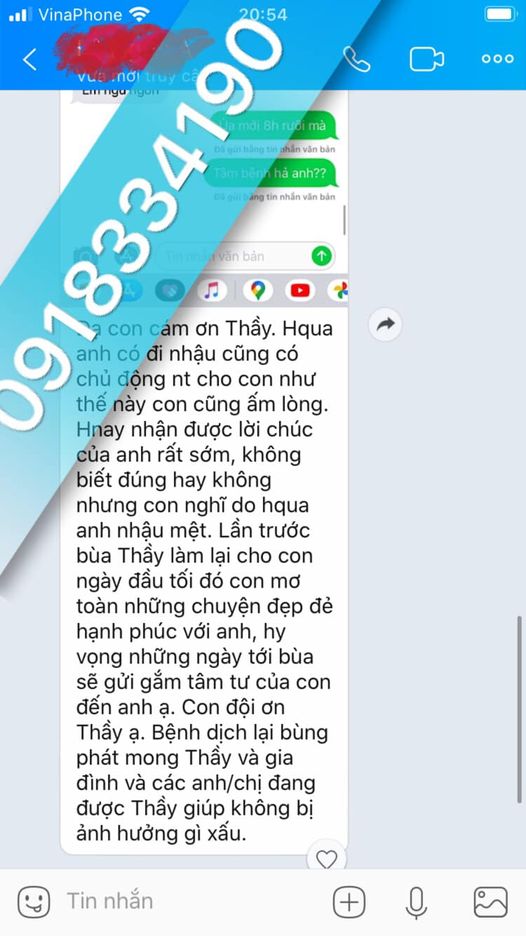 Các trang mạng xã hội như facebook, zalo, instagram chính là nơi để bạn báo hiệu cho chàng trai đó biết mình đang độc thân. Điều này đồng nghĩa với việc bạn đã bật đèn xanh cho chàng tra