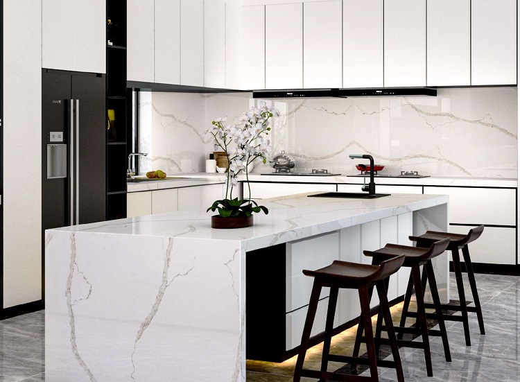 Ốp đá màu trắng giúp cho khu vực bếp sáng, sang và sạch hơn.