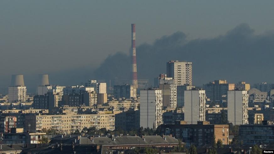Khói bốc lên ở ngoại ô Kyiv, Ukraine, ngày 18/10/2022.