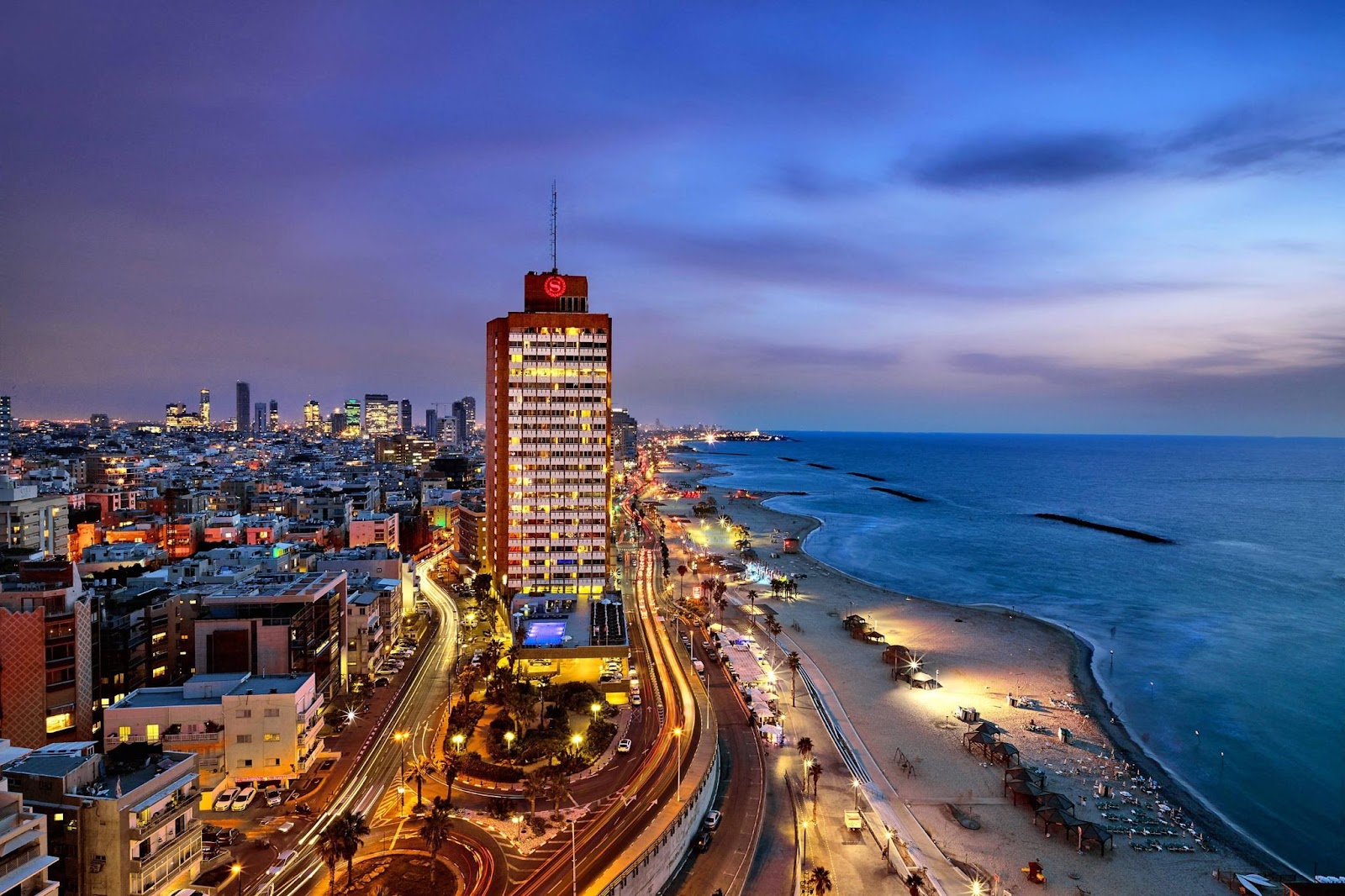 Top 6 Beachfront Hotels Along the Tel Aviv Beach Promenade : The Sheraton Grand Tel Aviv