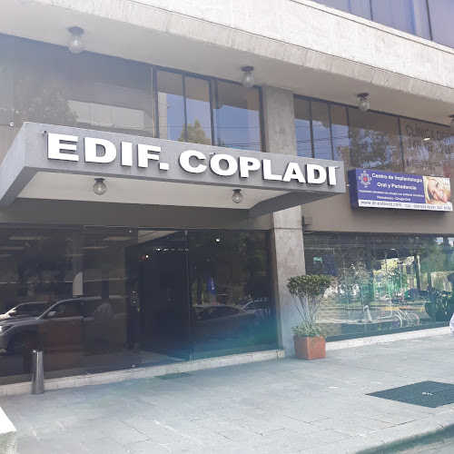 Centro de Implantología Oral Y Periodoncia - Quito