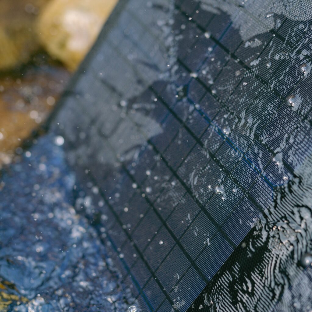 Built to withstand the elements. With an IP68 Waterproof rating, the EcoFlow 220W Bifacial Solar Panel is impervious to dust and water. 