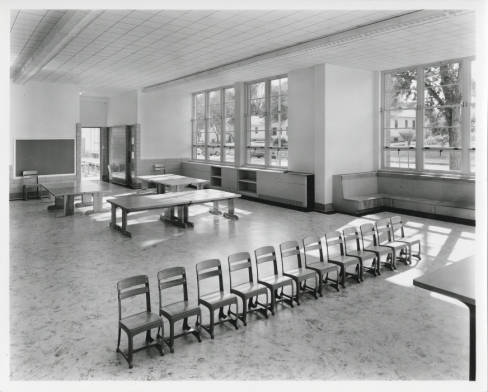 Beach_Court_Elementary_School_class_room