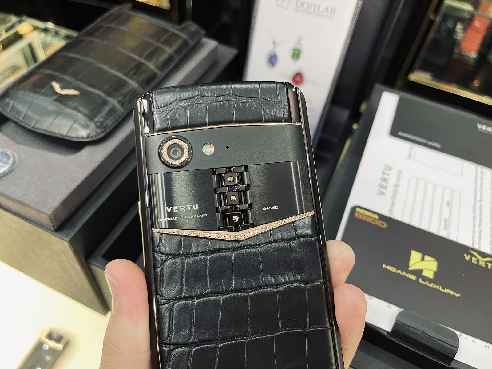 Vertu Aster P Black Alligator Gold Diamond