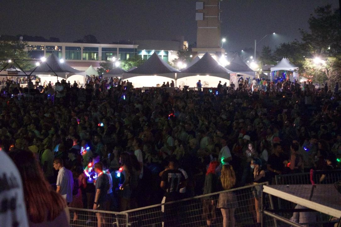 A crowd of people at an outdoor eventDescription automatically generated with medium confidence