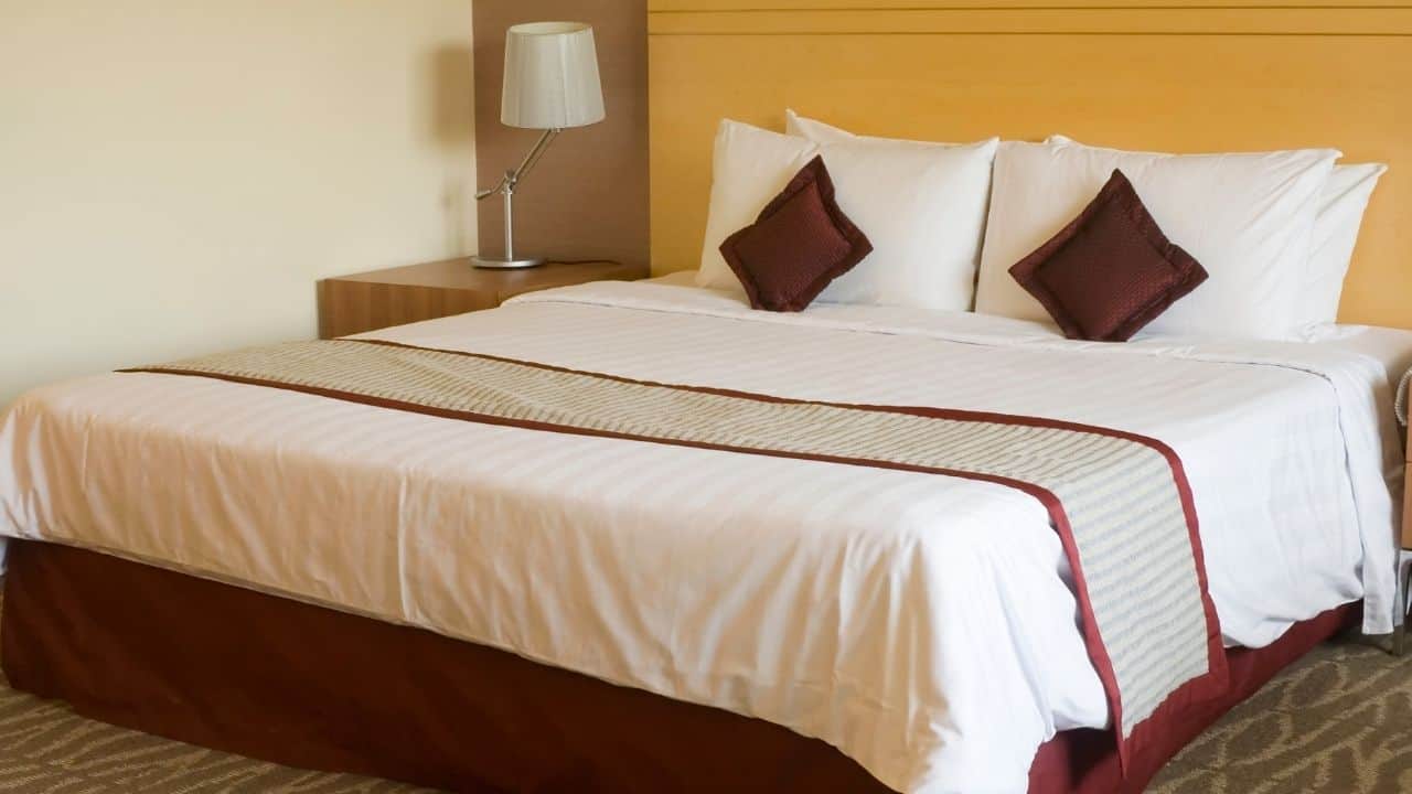 King size bed (Giường cỡ lớn)