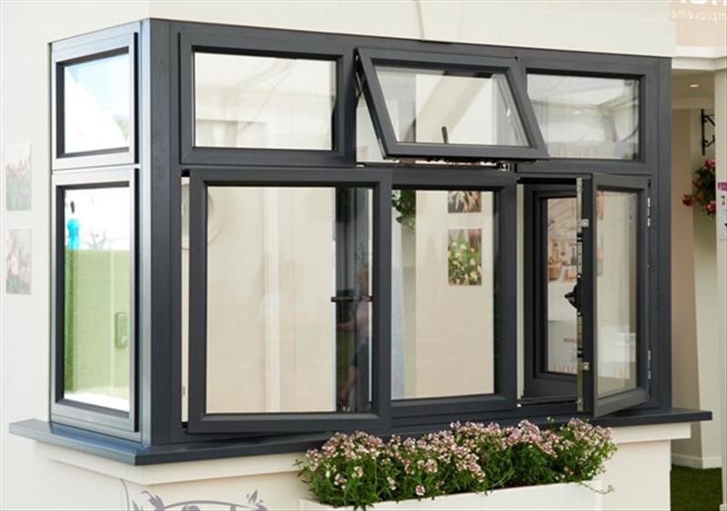 Cửa nhôm xingfa màu xám đậm