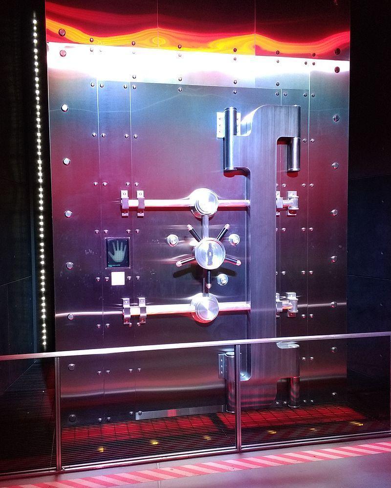 https://upload.wikimedia.org/wikipedia/commons/thumb/6/66/Vault_of_the_Secret_Formula_at_the_World_of_Coca-Cola.jpg/800px-Vault_of_the_Secret_Formula_at_the_World_of_Coca-Cola.jpg
