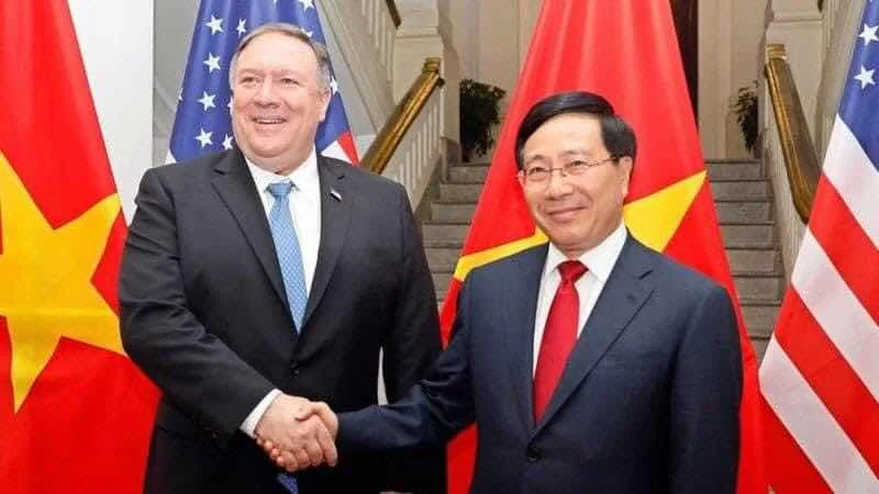 TRÙM CIA MIKE POMPEO BẤT NGỜ GHÉ HÀ NỘI LÀ MUỐN CHO VIỆT CỘNG CƠ HỘI CUỐI CÙNG BÁM NHÀNH Ô LIU