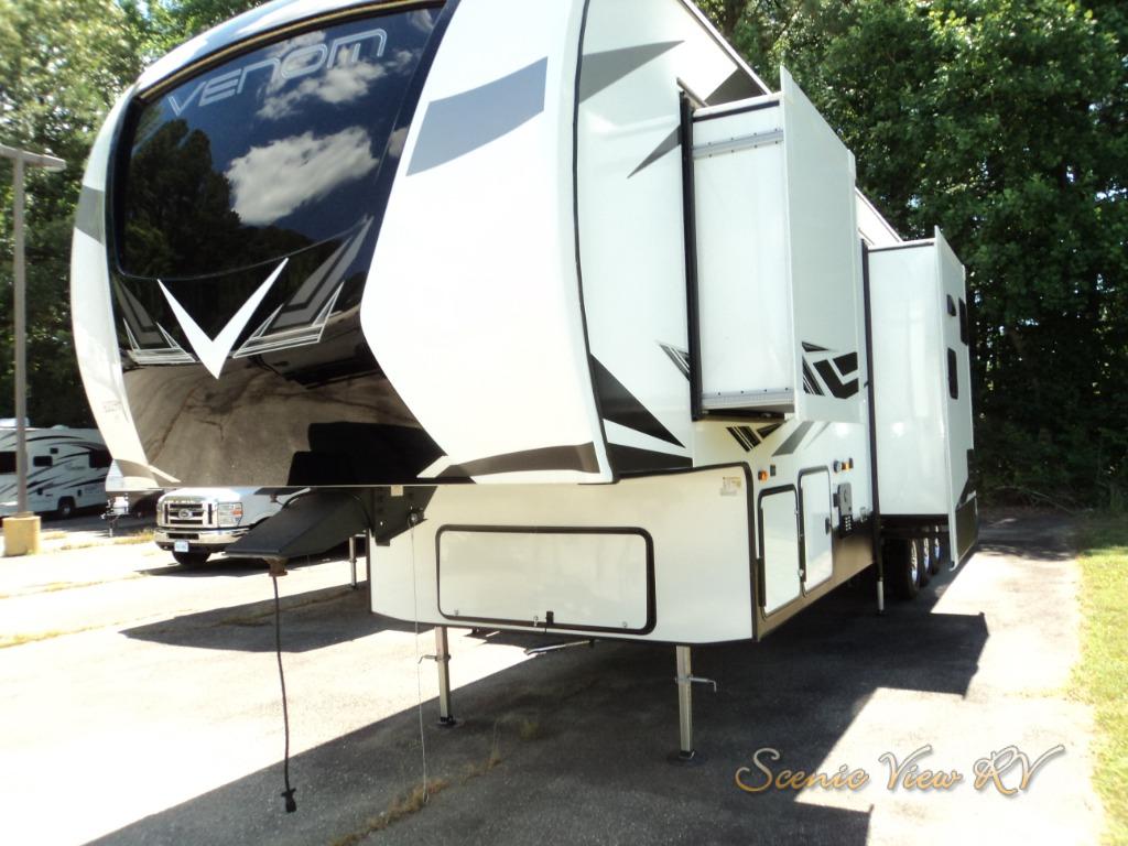 Browse more incredible deals on toy haulers at Scenic View RV today.