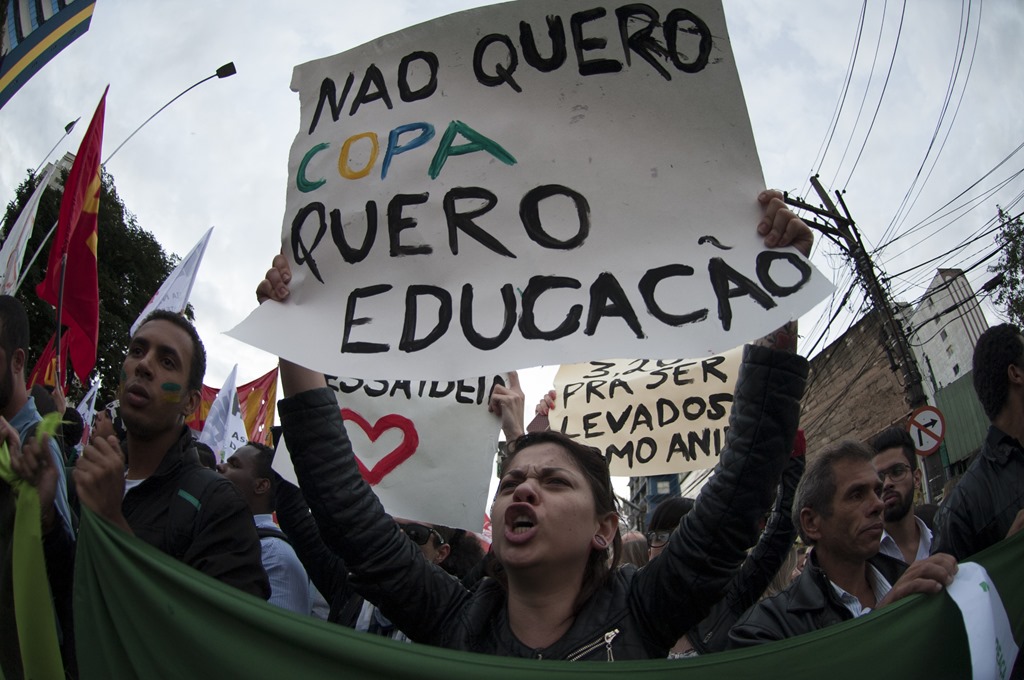 protestos_contra_os_gastos_com_a_copa_do_mundo_15_05_2014.jpg