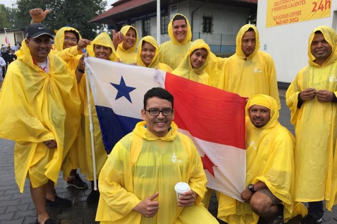 World Youth Day pilgrims from Panama July 30, 2016. Credit: Kate Veik/CNA.