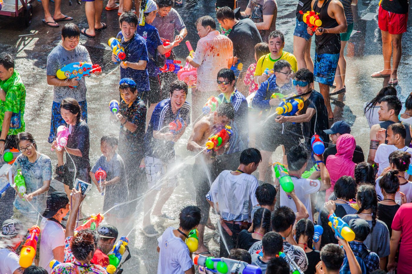 Lễ hội té nước Songkran là nét văn hóa đặc trưng tại Thái Lan