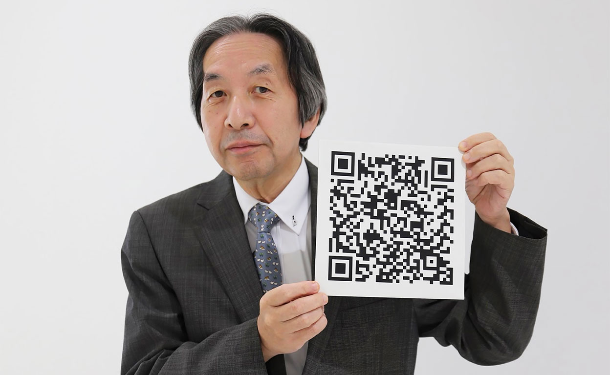Masahiro Hara con código QR