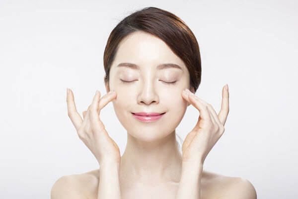 Có thể thấy sau khi căng chỉ collagen không cần phải kiêng cữ bất kỳ món ăn nào.