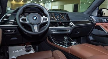 Khoang nội thất của BMW X7 2023 M Sport chào đón khách hàng bằng thiết kế đẹp mắt, toát lên sự đẳng cấp