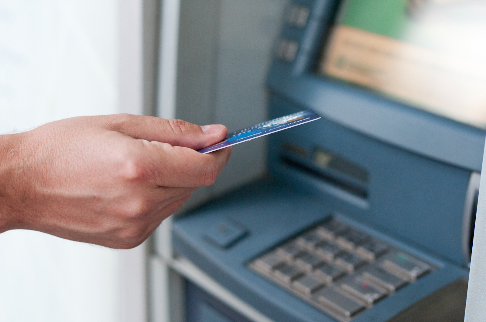 Micro ATM dapat digunakan untuk melakukan transaksi online secara instan