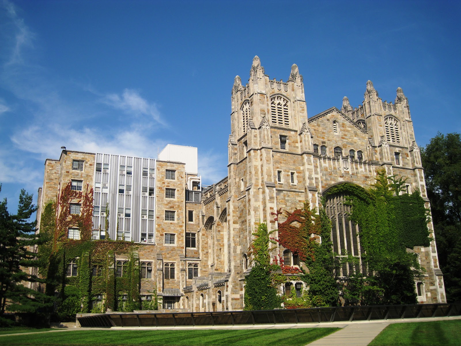 File:Law School Facade 2009.