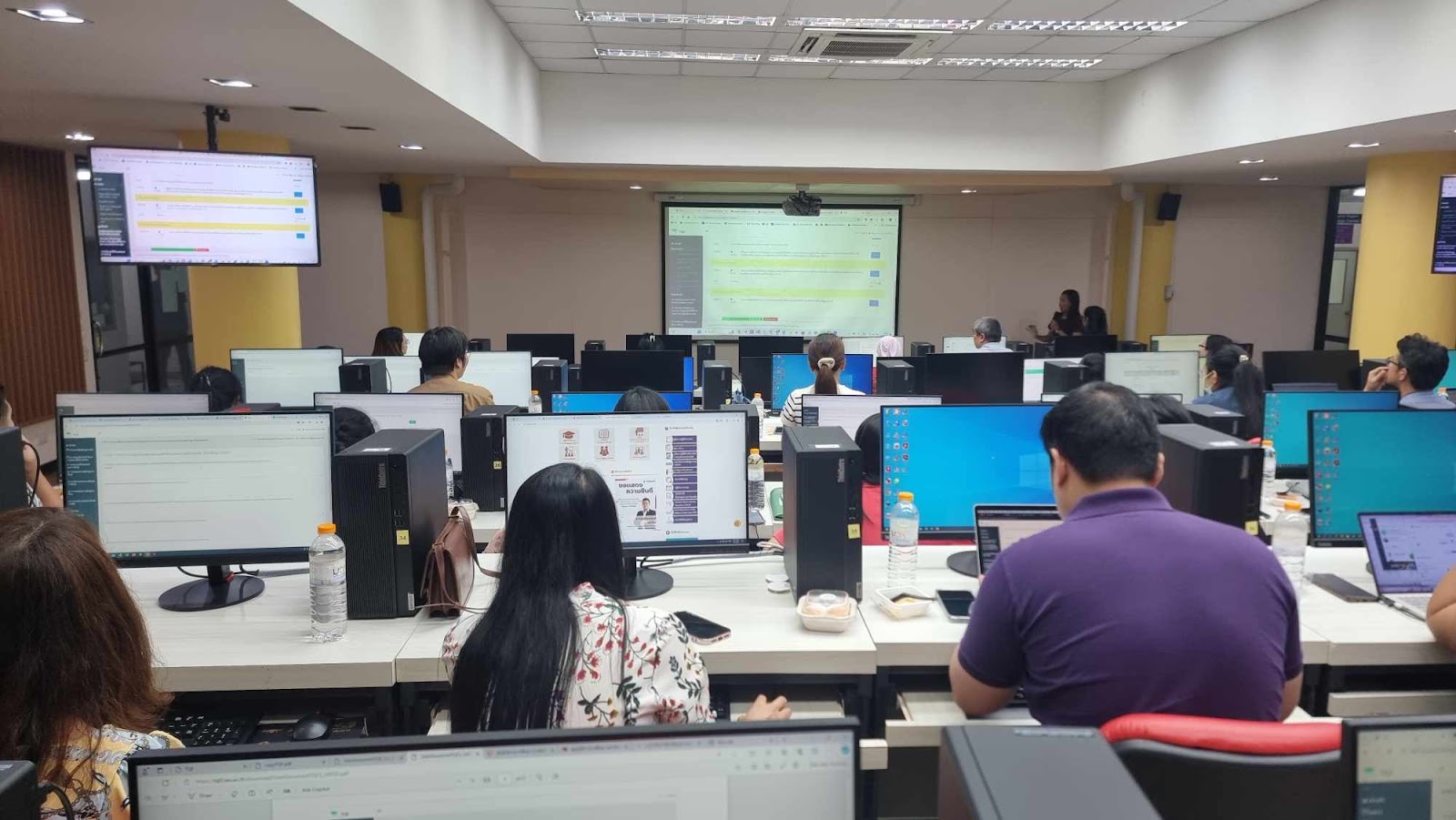 ศคร. ร่วมกับ ศทท. ได้จัดอบรมเชิงปฏิบัติการที่ห้องคอมพิวเตอร์ 2 ศูนย์เทคโนโลยีดิจิทัล ภายใต้หัวข้อ การบันทึกข้อมูล มคอ.3 ในระบบ TQF ที่พัฒนาใหม่ตามเกณฑ์มาตรฐานหลักสูตร พ.ศ. 2565 วันที่ 4 มิ.ย. 2567-4