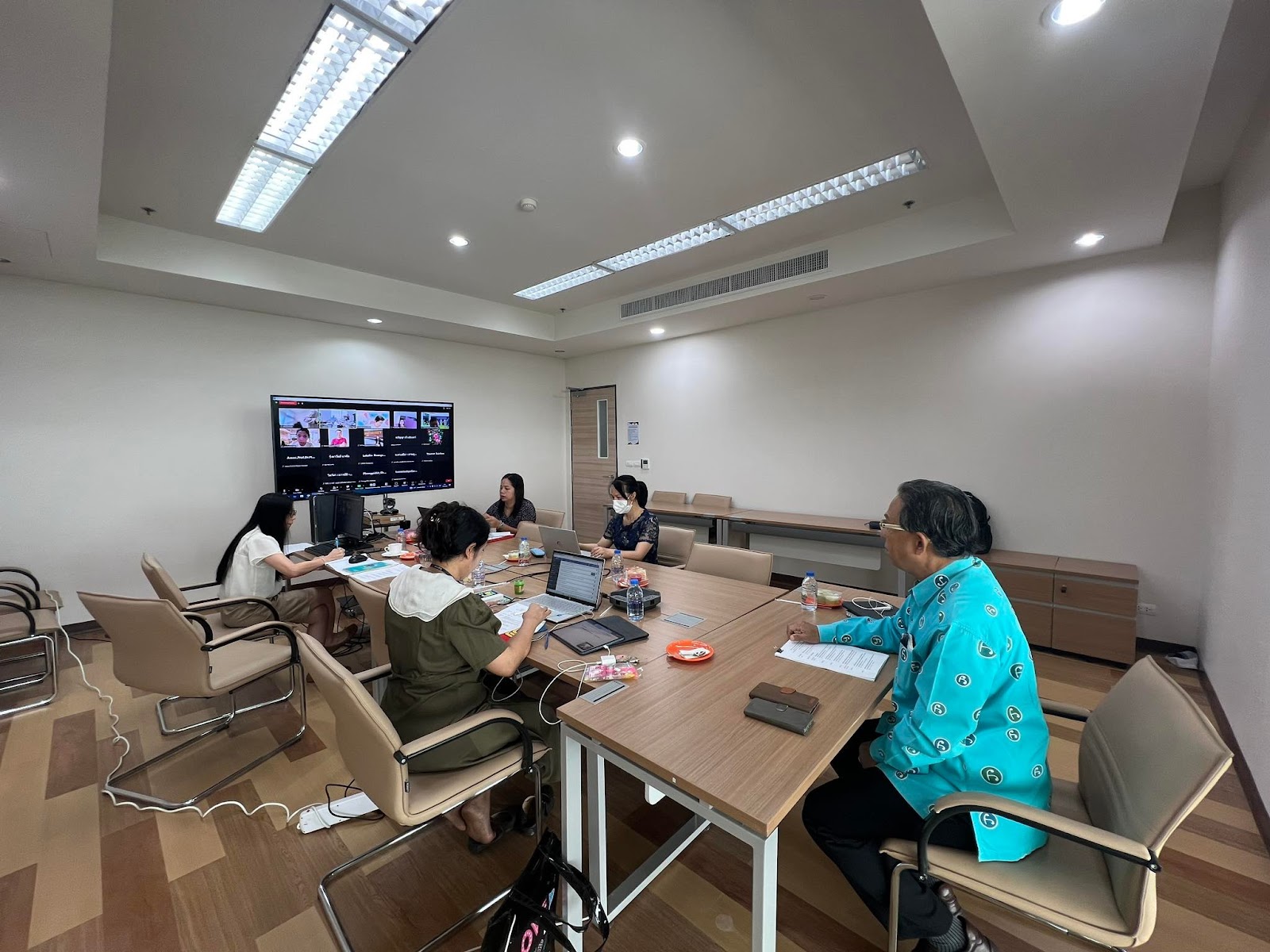 กรรมการกลั่นกรองฯ