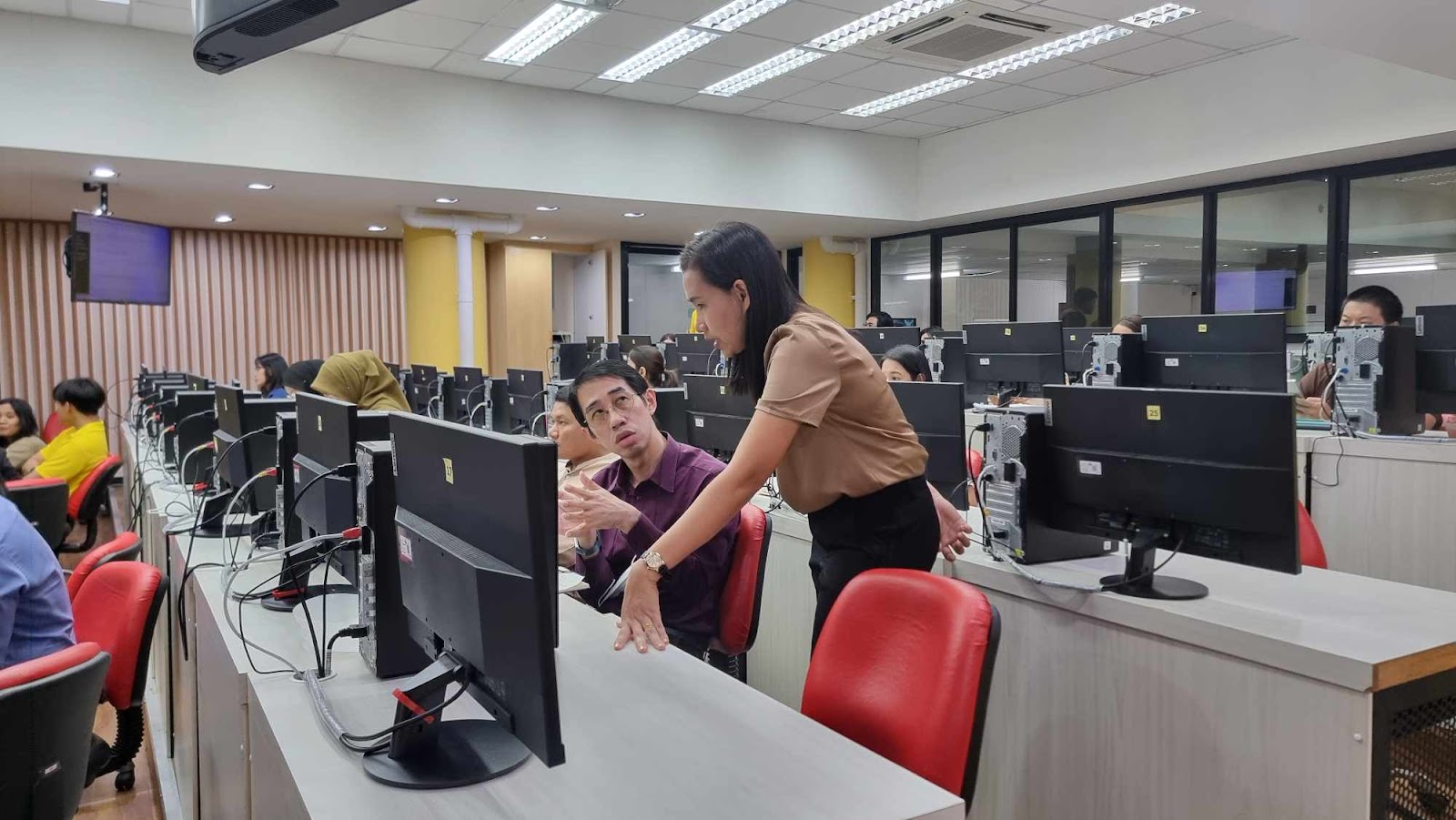 ศคร. ร่วมกับ ศทท. ได้จัดอบรมเชิงปฏิบัติการภายใต้หัวข้อ การบันทึกข้อมูลเล่มรายละเอียดหลักสูตร (มคอ.2) ในระบบ TQF ที่พัฒนาใหม่ตามเกณฑ์มาตรฐานหลักสูตร พ.ศ. 2565-2