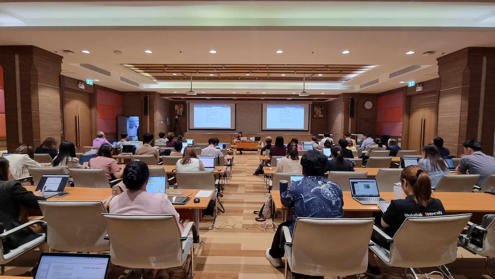 ศคร. จัดอบรมเชิงปฏิบัติการในหัวข้อ การเขียนรายละเอียดของรายวิชา (Course Specification/Course Syllabus) ตามเกณฑ์มาตรฐานหลักสูตร พ.ศ.2565-1