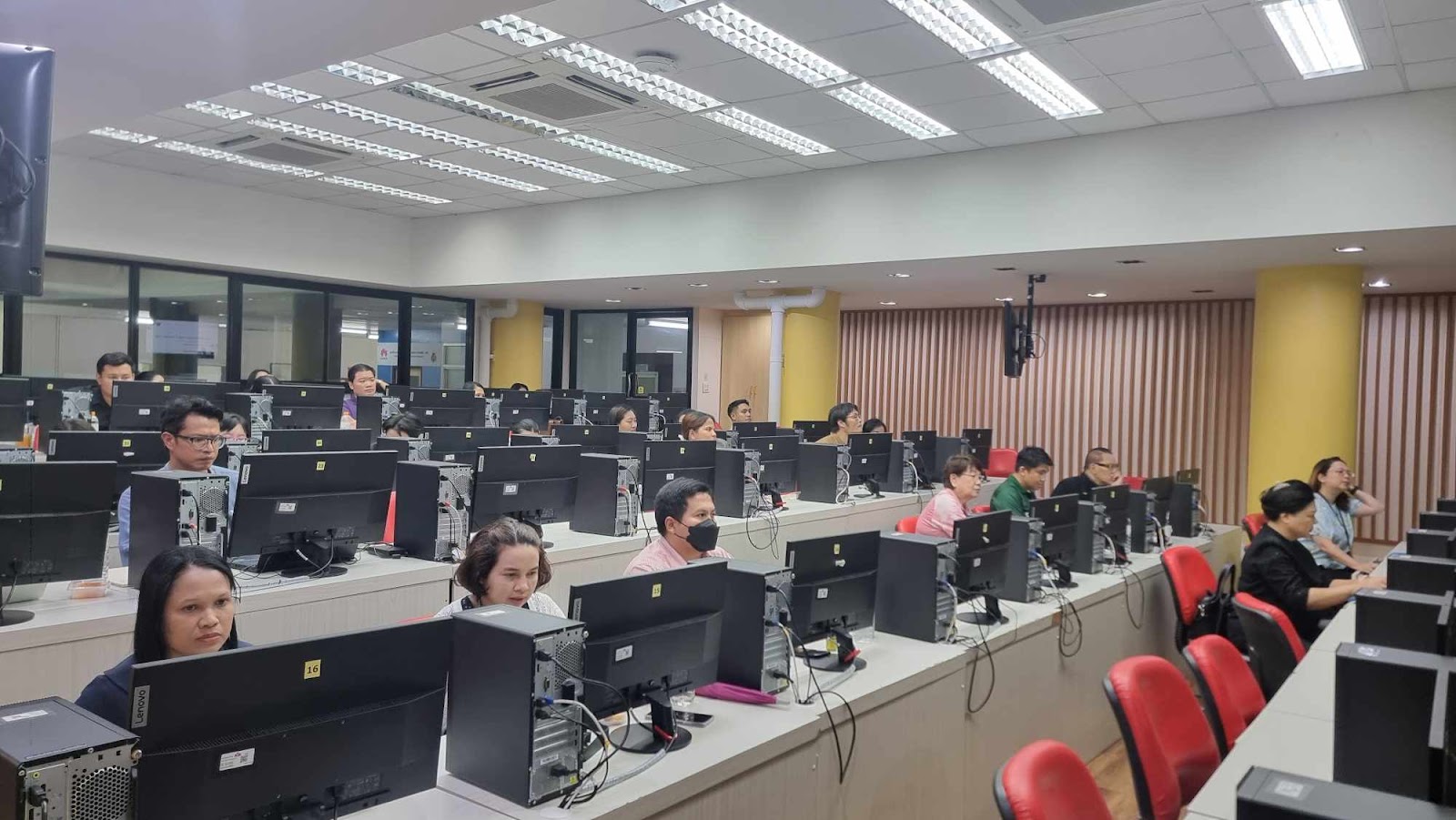 ศคร. ร่วมกับ ศทท. ได้จัดอบรมเชิงปฏิบัติการที่ห้องคอมพิวเตอร์ 2 ศูนย์เทคโนโลยีดิจิทัล ภายใต้หัวข้อ การบันทึกข้อมูล มคอ.3 ในระบบ TQF ที่พัฒนาใหม่ตามเกณฑ์มาตรฐานหลักสูตร พ.ศ. 2565 วันที่ 4 มิ.ย. 2567-3