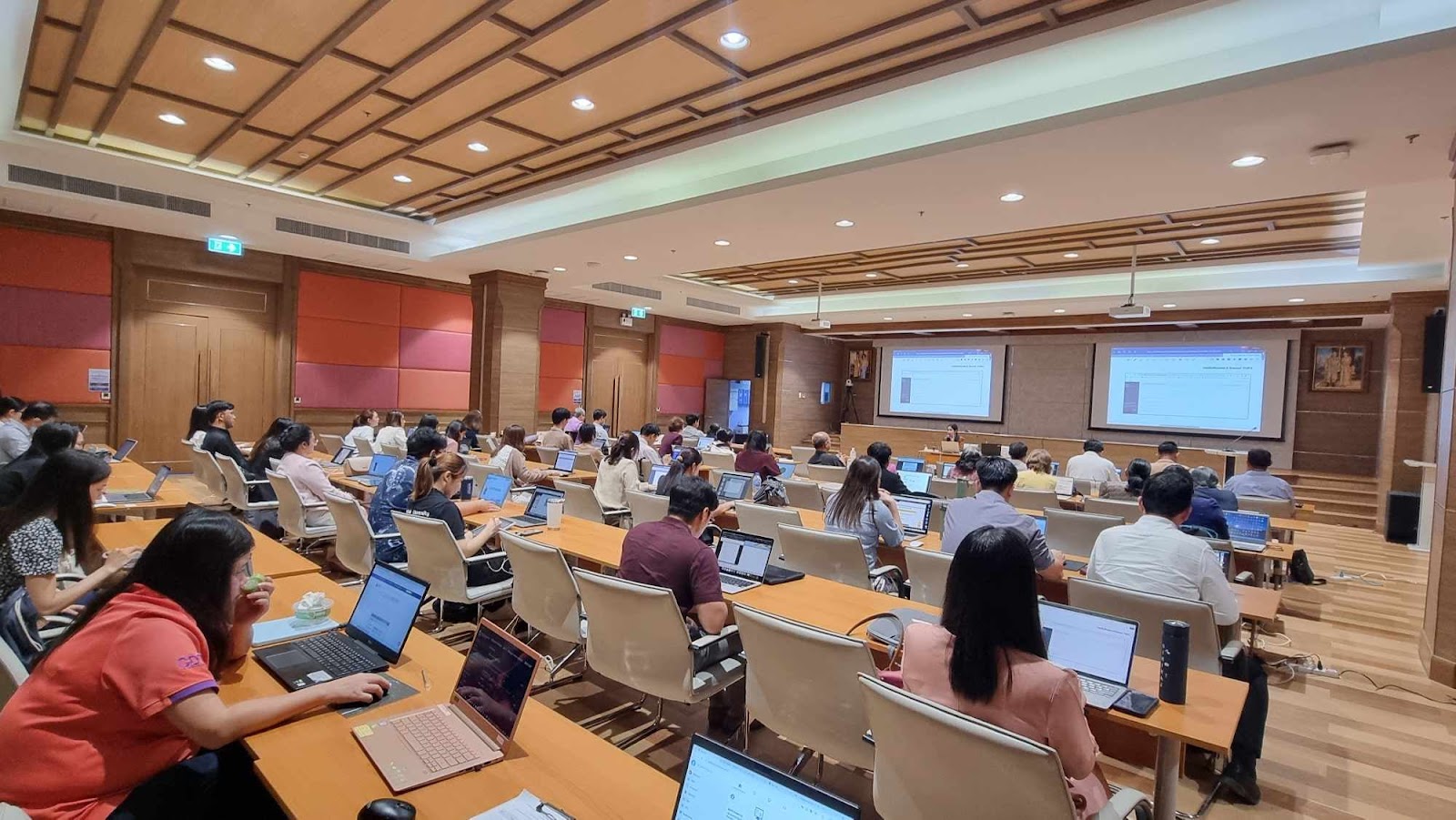 ศคร. จัดอบรมเชิงปฏิบัติการในหัวข้อ การเขียนรายละเอียดของรายวิชา (Course Specification/Course Syllabus) ตามเกณฑ์มาตรฐานหลักสูตร พ.ศ.2565-2