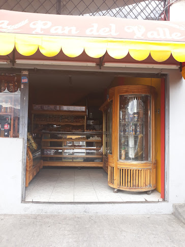 QG88+JH5, Calle, Alfonso Mora, Quito 170410