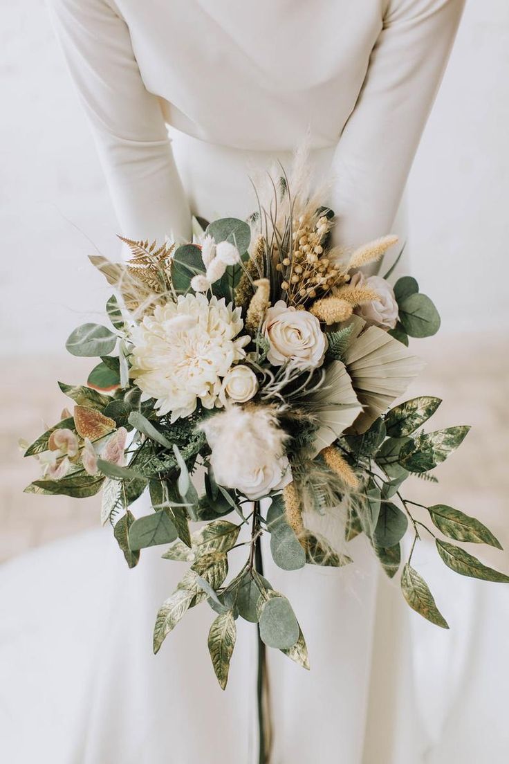 Elopement Wedding Flower Guide By Season (and Bouquet Inspiration!)