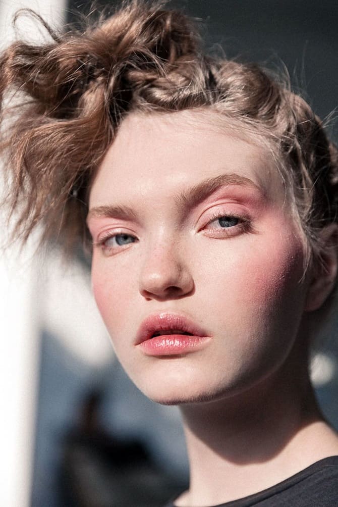 Fashion makeup spring-summer 2022: 8 main trends