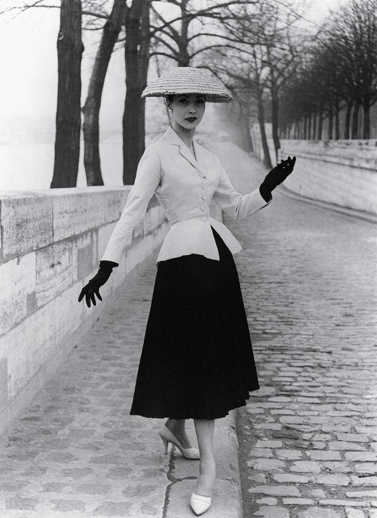 Christian Dior, New Look, Paris, 1947. Photographed by Willy Maywald.