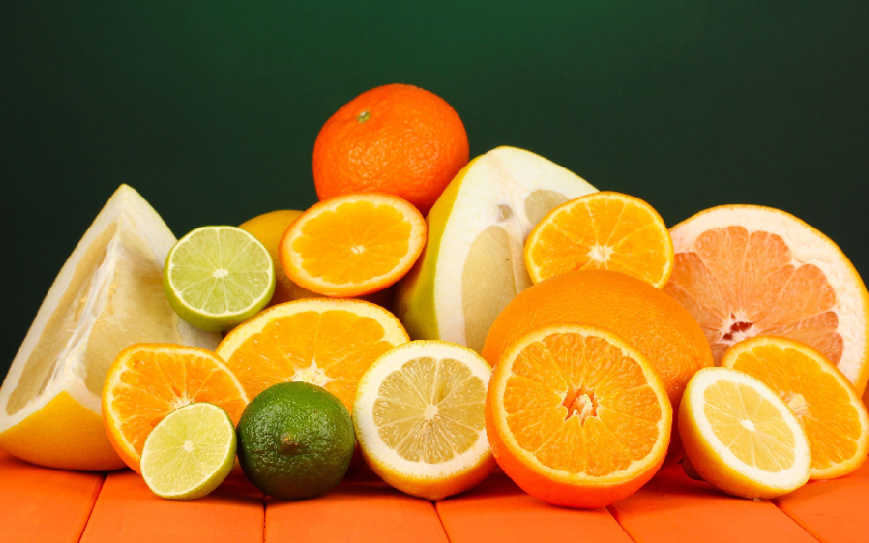 Trái cây họ cam chanh giàu vitamin C giúp ức chế bệnh ung thư vú