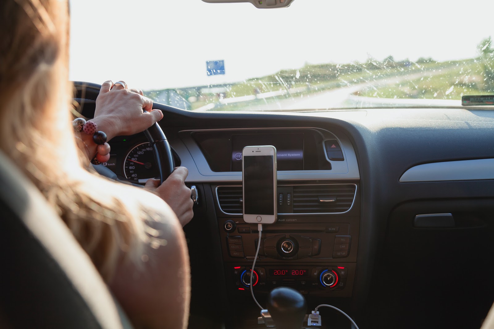 新車にもおすすめ おしゃれな女性にぴったりの人気カー用品3選 サクッと読めるくるまmagazine