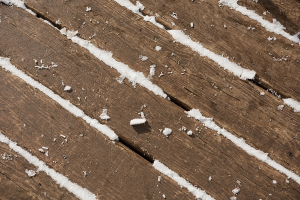 snow-wooden-table