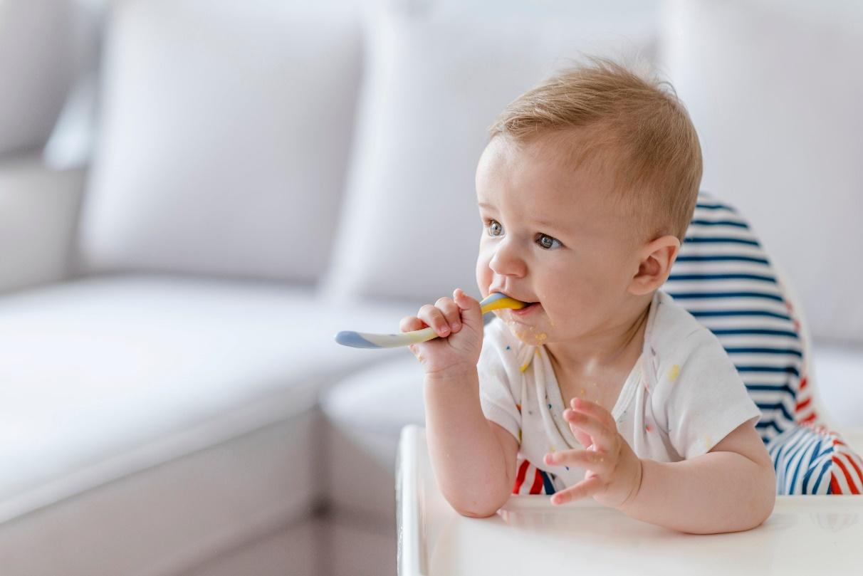 When to Introduce a Spoon to Baby | Ready, Set, Food!