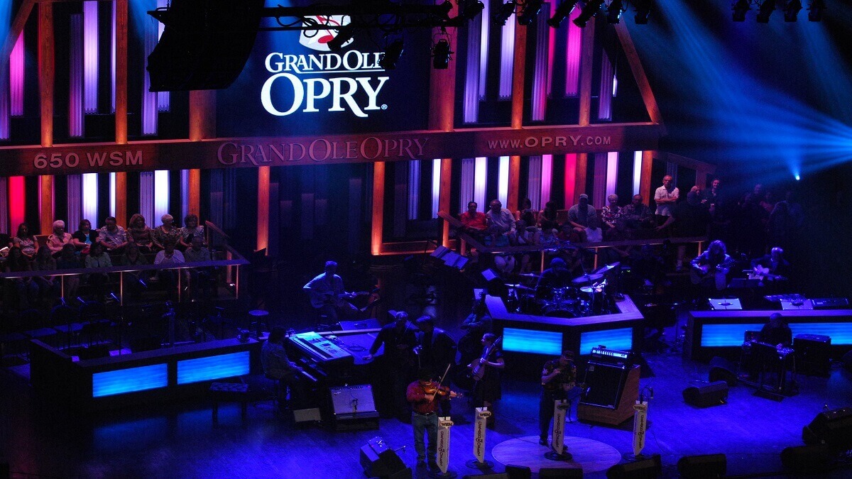 7 Best Stops on the Drive from Nashville to Knoxville: Grand Ole Opry