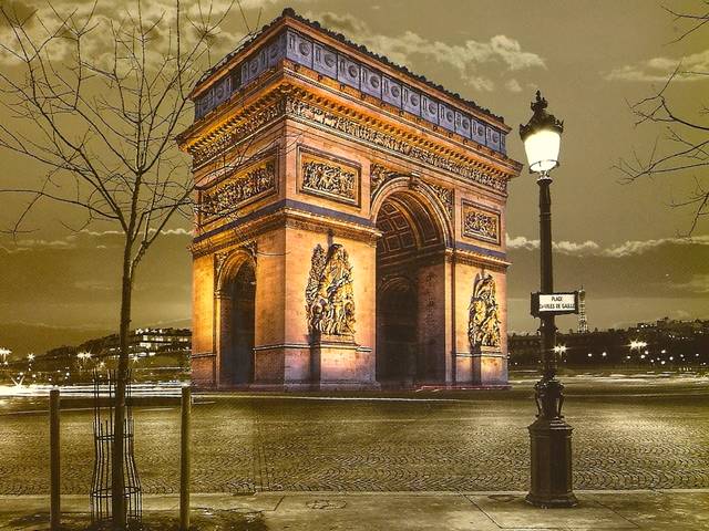 Arc-de-Triomphe-Paris-France.jpg