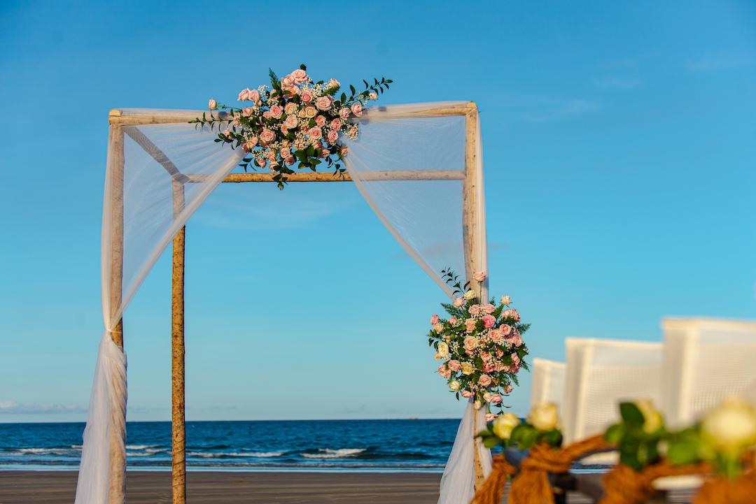 https://www.dropbox.com/s/bfvutxndjetftxa/wedding_2.jpg?raw=1
