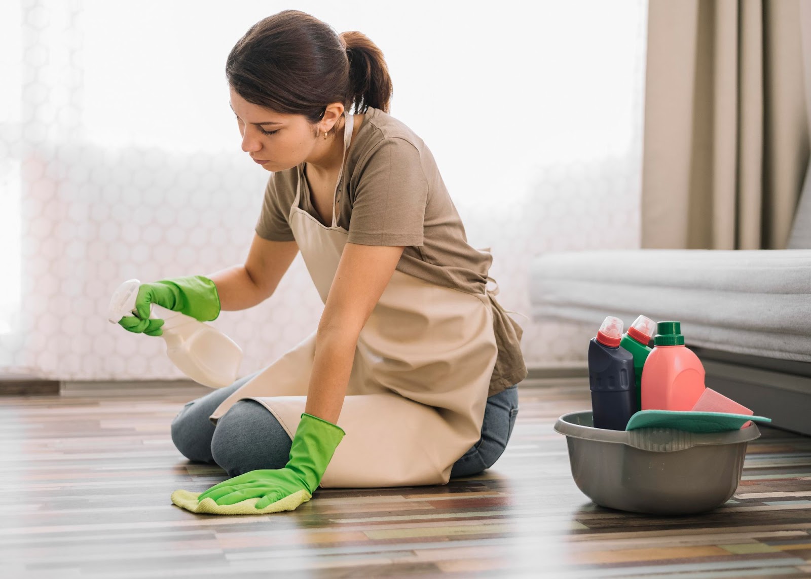 wiping-hardwood-floor