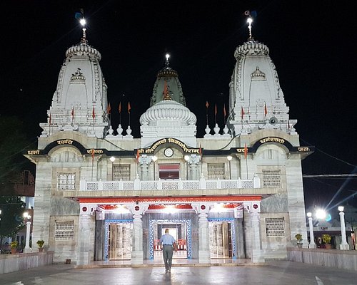 Gorakhnath Temple | Lucknow to Gorakhpur Taxi/Cab and Car Rental Service