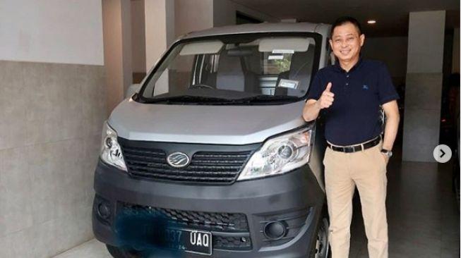 Intip Pose Keren Ignasius Jonan Bersama Esemka Bimanya