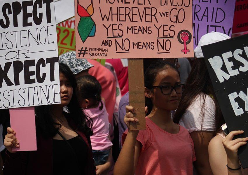 C:\Users\AGIL\Downloads\Aktivis-perempuan-saat-gelaran-Womens-March-Jakarta-yang-diadakan-untuk-merayakan-Hari-Perempuan-Internasional-tahun-2017.-850x600.jpg