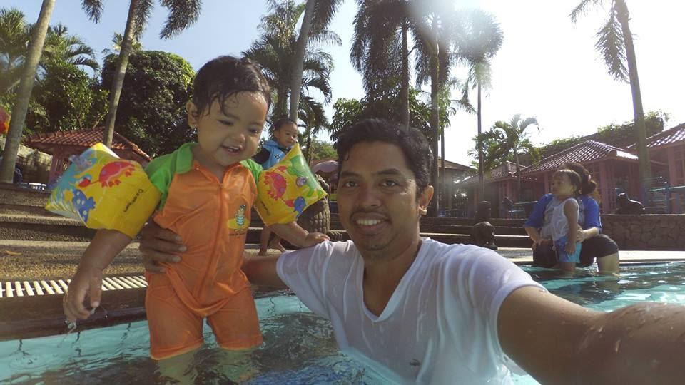 Berenang bersama si kecil di Kolam Renang Tasa Tangerang Selatan (dokpri)