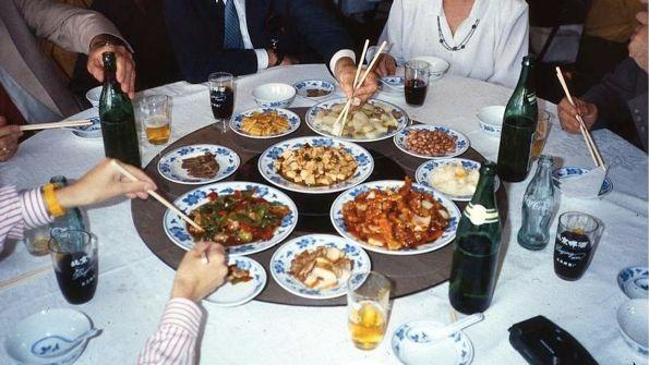  广州3家庭相隔一公尺用餐多人确诊新冠